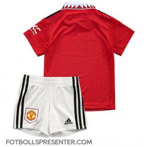 Manchester United Hemmatröja Barn 2022-23 Kortärmad (+ korta byxor)
